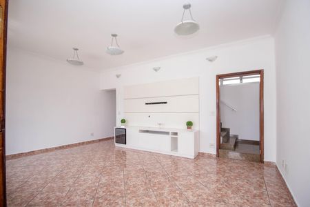 Casa para alugar com 212m², 4 quartos e 4 vagas Casa para alugar com 212m², 4 quartos e 4 vagasSala
