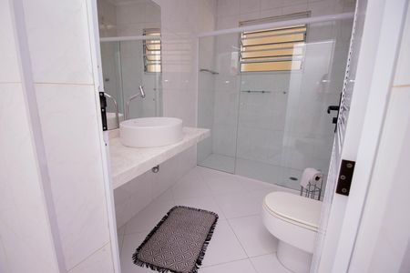 Casa para alugar com 212m², 4 quartos e 4 vagas Casa para alugar com 212m², 4 quartos e 4 vagasBanheiro 2
