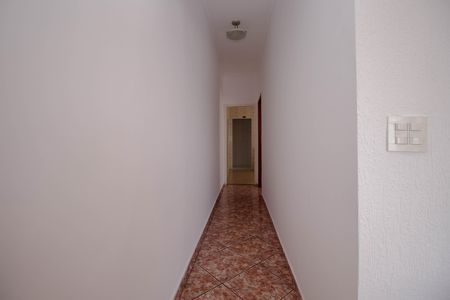 Casa para alugar com 212m², 4 quartos e 4 vagas Casa para alugar com 212m², 4 quartos e 4 vagasCorredor da Cozinha