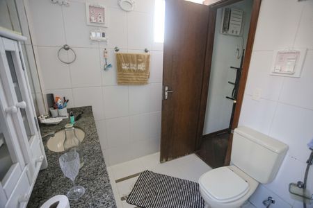 Apartamento à venda com 265m², 4 quartos e 4 vagas Apartamento à venda com 265m², 4 quartos e 4 vagasBanheiro