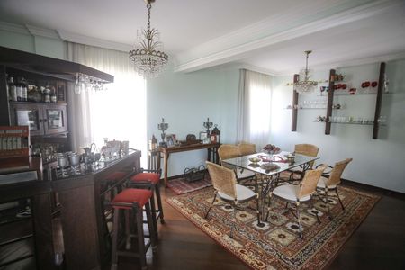 Apartamento à venda com 265m², 4 quartos e 4 vagas Apartamento à venda com 265m², 4 quartos e 4 vagasSala de Jantar