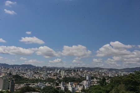 Apartamento à venda com 265m², 4 quartos e 4 vagas Apartamento à venda com 265m², 4 quartos e 4 vagasVista