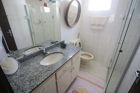 Apartamento à venda com 265m², 4 quartos e 4 vagas Apartamento à venda com 265m², 4 quartos e 4 vagasBanheiro 2