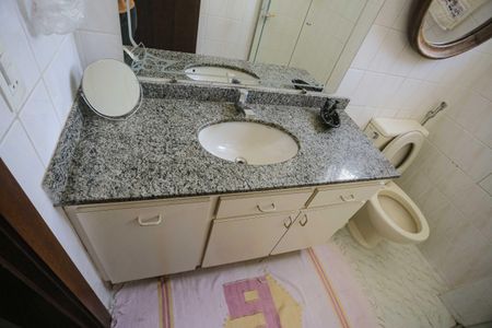 Apartamento à venda com 265m², 4 quartos e 4 vagas Apartamento à venda com 265m², 4 quartos e 4 vagasBanheiro 2