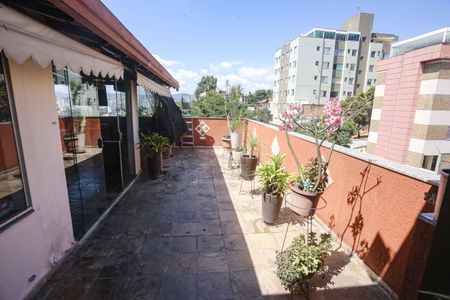 Apartamento à venda com 265m², 4 quartos e 4 vagas Apartamento à venda com 265m², 4 quartos e 4 vagasVaranda