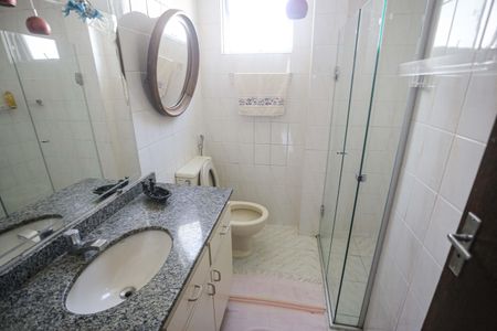 Apartamento à venda com 265m², 4 quartos e 4 vagas Apartamento à venda com 265m², 4 quartos e 4 vagasBanheiro 2