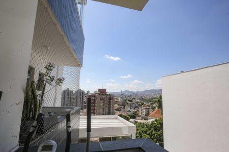 Apartamento à venda com 265m², 4 quartos e 4 vagas Apartamento à venda com 265m², 4 quartos e 4 vagasVaranda - Sala