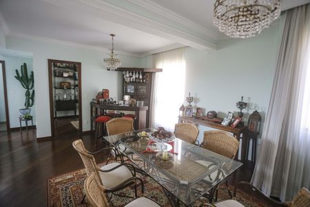 Apartamento à venda com 265m², 4 quartos e 4 vagas Apartamento à venda com 265m², 4 quartos e 4 vagasSala de Jantar