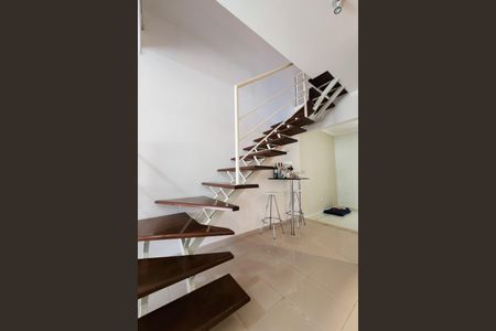 Casa à venda com 193m², 3 quartos e 4 vagasEscada