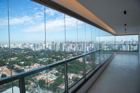 Apartamento à venda com 838m², 5 quartos e 7 vagas Apartamento à venda com 838m², 5 quartos e 7 vagasVaranda da Sala