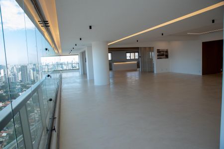 Apartamento à venda com 838m², 5 quartos e 7 vagas Apartamento à venda com 838m², 5 quartos e 7 vagasVaranda da Sala