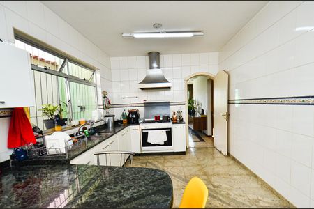 Casa para alugar com 300m², 5 quartos e 2 vagas Casa para alugar com 300m², 5 quartos e 2 vagasCozinha casa2