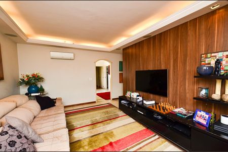 Casa para alugar com 300m², 5 quartos e 2 vagas Casa para alugar com 300m², 5 quartos e 2 vagasSala casa2