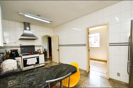 Casa para alugar com 300m², 5 quartos e 2 vagas Casa para alugar com 300m², 5 quartos e 2 vagasCozinha casa2