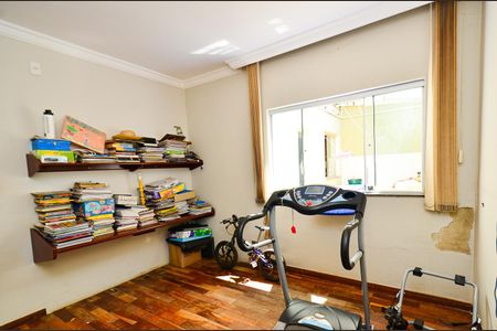 Casa para alugar com 300m², 5 quartos e 2 vagas Casa para alugar com 300m², 5 quartos e 2 vagasQuarto1 casa1