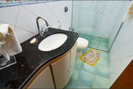 Casa para alugar com 300m², 5 quartos e 2 vagas Casa para alugar com 300m², 5 quartos e 2 vagasBanheiro social/ casa1