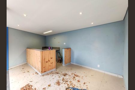 Casa à venda com 180m², 3 quartos e 1 vaga Casa à venda com 180m², 3 quartos e 1 vagaEspaço Coberto - Fundos