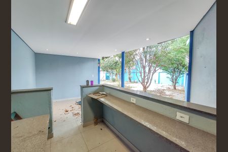 Casa à venda com 180m², 3 quartos e 1 vaga Casa à venda com 180m², 3 quartos e 1 vagaEspaço Coberto - Fundos