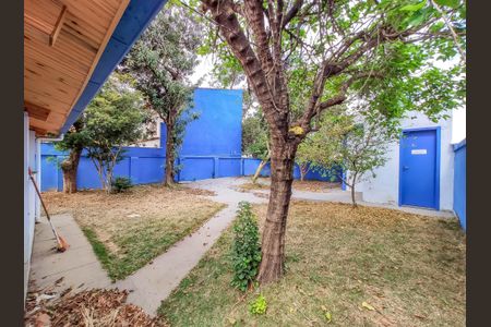 Casa à venda com 180m², 3 quartos e 1 vaga Casa à venda com 180m², 3 quartos e 1 vagaQuintal - Fundos