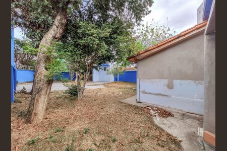 Casa à venda com 180m², 3 quartos e 1 vaga Casa à venda com 180m², 3 quartos e 1 vagaQuintal - Fundos