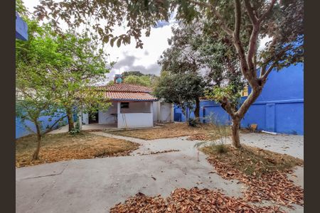 Casa à venda com 180m², 3 quartos e 1 vaga Casa à venda com 180m², 3 quartos e 1 vagaQuintal - Fundos