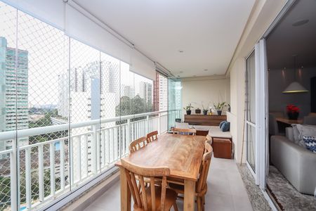 Apartamento à venda com 128m², 3 quartos e 2 vagasVaranda