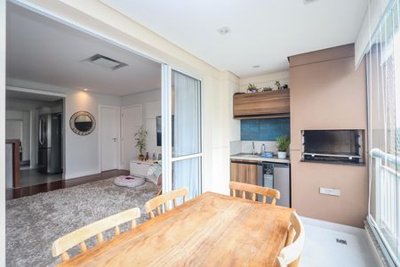 Apartamento à venda com 128m², 3 quartos e 2 vagasVaranda