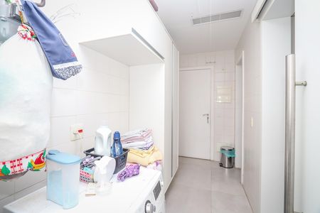 Apartamento à venda com 128m², 3 quartos e 2 vagasLavanderia
