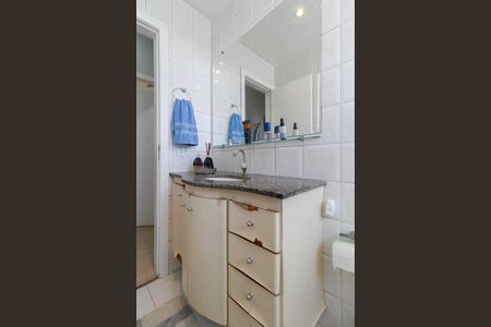 Apartamento à venda com 110m², 4 quartos e 3 vagasBanheiro social