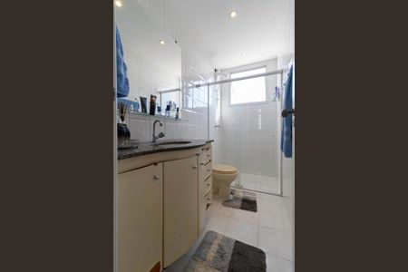 Apartamento à venda com 110m², 4 quartos e 3 vagasBanheiro social