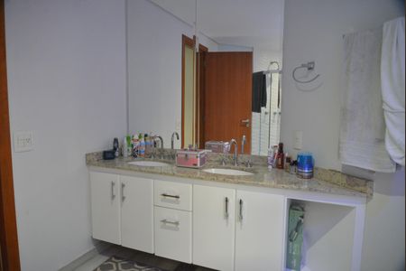 Apartamento à venda com 169m², 2 quartos e 3 vagasBanheiro da Suíte 2