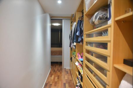 Apartamento à venda com 169m², 2 quartos e 3 vagasCloset da suíte 2