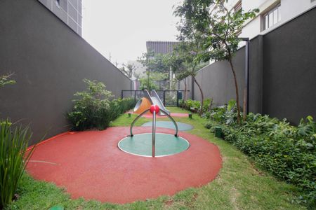 Apartamento à venda com 100m², 2 quartos e 2 vagasÁrea comum - Playground