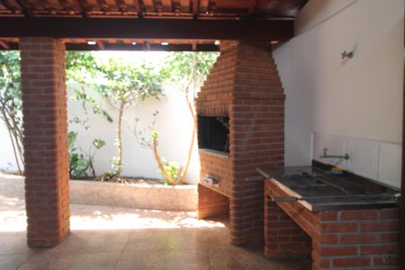 Casa à venda com 180m², 3 quartos e 3 vagasChurrasqueira