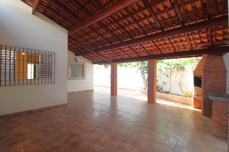 Casa à venda com 180m², 3 quartos e 3 vagasChurrasqueira