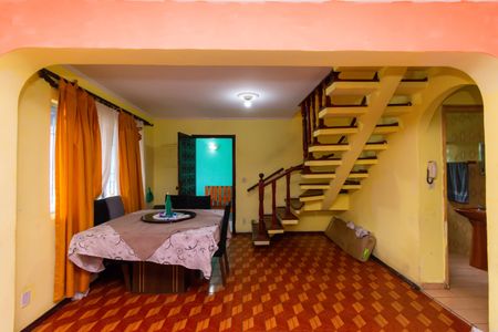 Casa à venda com 198m², 4 quartos e 3 vagasSala