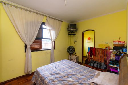 Casa à venda com 198m², 4 quartos e 3 vagasSuíte