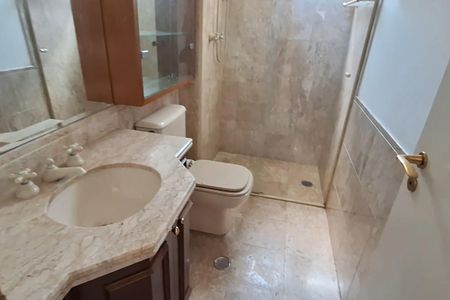 Apartamento à venda com 342m², 4 quartos e 4 vagasBanheiro da suíte 1