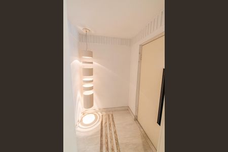 Apartamento à venda com 342m², 4 quartos e 4 vagasHall exclusivo elevador