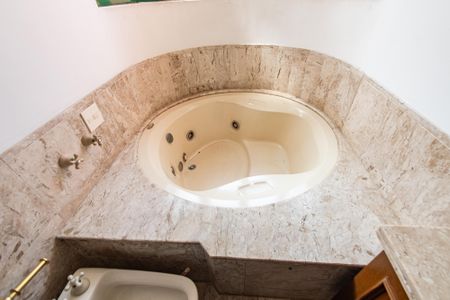 Apartamento à venda com 342m², 4 quartos e 4 vagasBanheiro da suíte 2