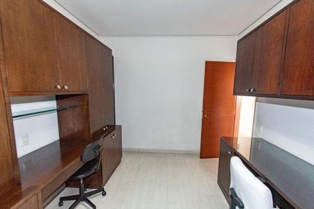Apartamento à venda com 342m², 4 quartos e 4 vagasQuarto 2