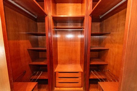 Apartamento à venda com 342m², 4 quartos e 4 vagasCloset da suíte 2