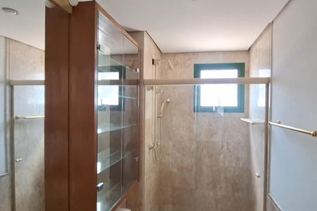 Apartamento à venda com 342m², 4 quartos e 4 vagasBanheiro da suíte 1