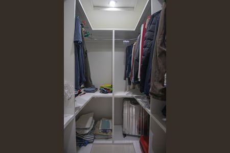 Casa para alugar com 240m², 3 quartos e 2 vagas Casa para alugar com 240m², 3 quartos e 2 vagasCloset da suíte 1