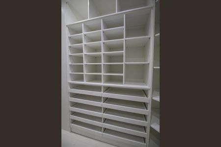Casa para alugar com 240m², 3 quartos e 2 vagas Casa para alugar com 240m², 3 quartos e 2 vagasCloset da suíte 1