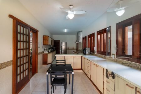 Casa para alugar com 400m², 4 quartos e 3 vagasCozinha