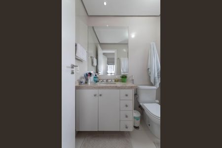 Apartamento à venda com 167m², 3 quartos e 3 vagas Apartamento à venda com 167m², 3 quartos e 3 vagasBanheiro da Suíte 2