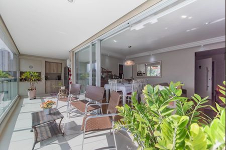 Apartamento à venda com 167m², 3 quartos e 3 vagas Apartamento à venda com 167m², 3 quartos e 3 vagasVaranda Sala