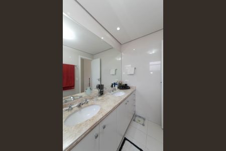 Apartamento à venda com 167m², 3 quartos e 3 vagas Apartamento à venda com 167m², 3 quartos e 3 vagasBanheiro da Suíte 1