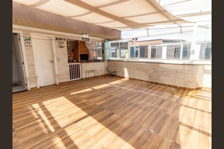 Casa de condomínio à venda com 210m², 3 quartos e 2 vagasTerraço